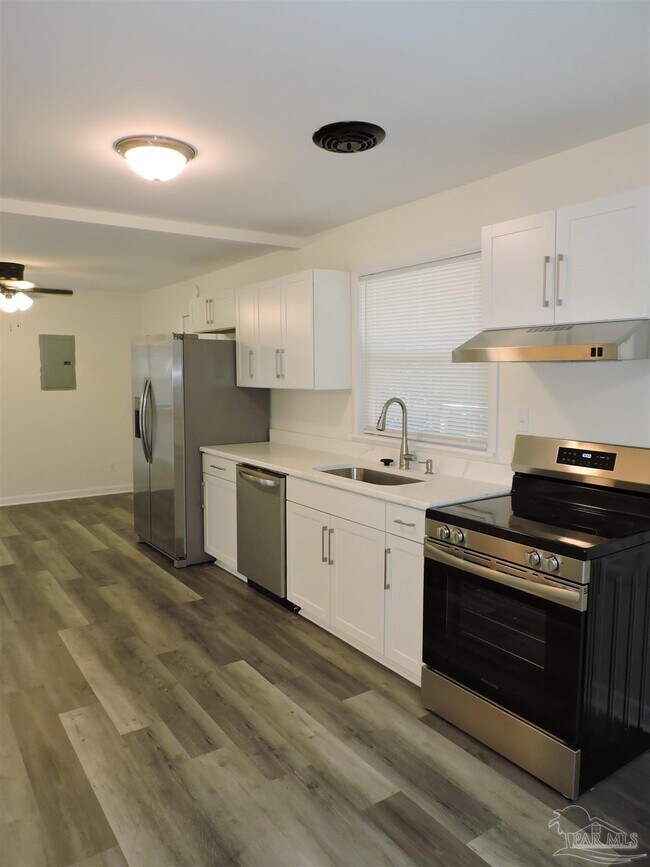 Building Photo - 3485 Rothschild Dr