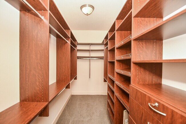 Building Photo - 748 W 16th St