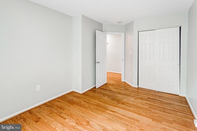 Building Photo - 8315 Sanderling Way
