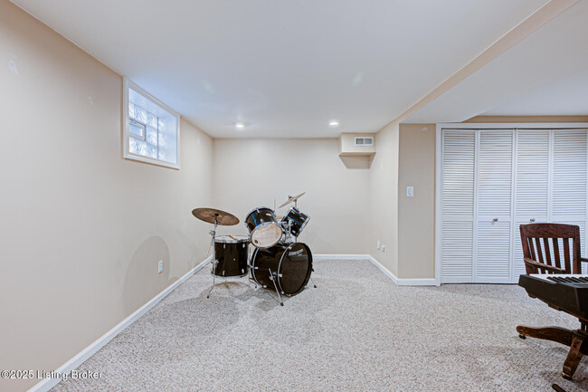 Building Photo - 2418 Brighton Dr
