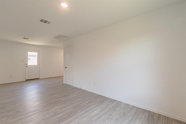 Building Photo - 6406 Reuben Kemper