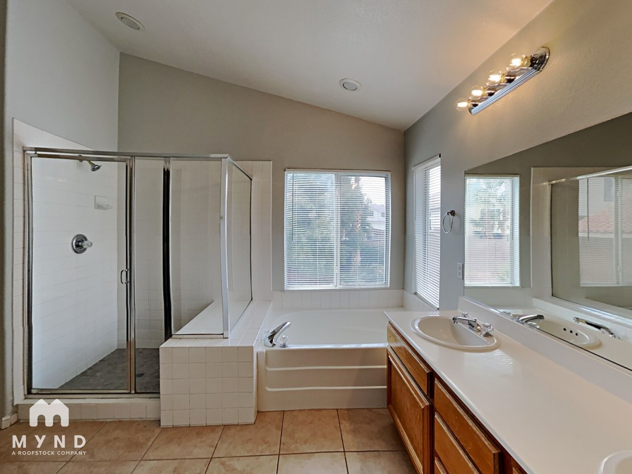 Building Photo - 245 Farlin Cir