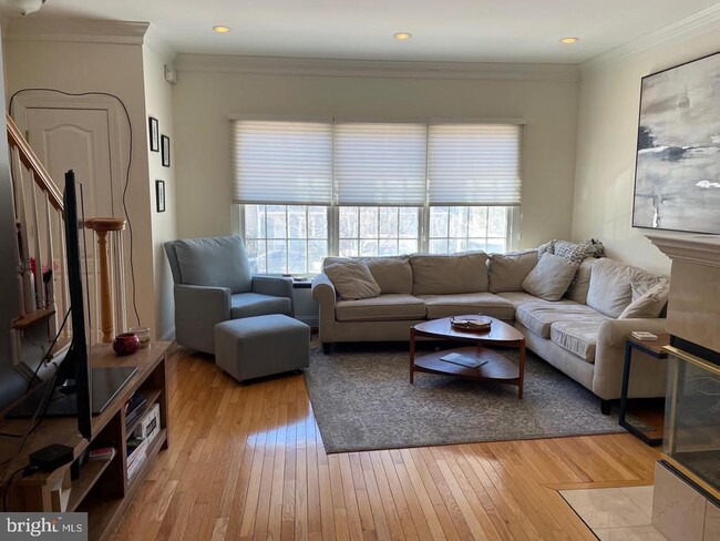 Building Photo - 1125 N Utah St