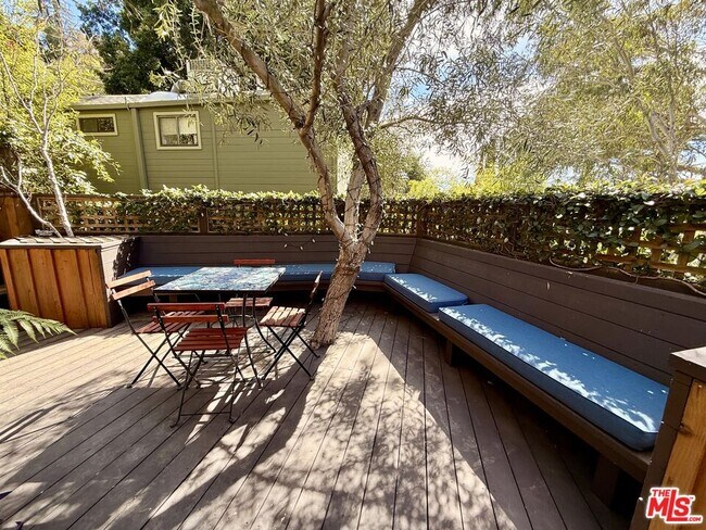 Building Photo - 2566 Verbena Dr