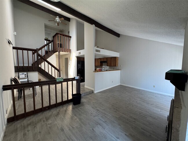 Building Photo - 12959 Wirevine Ln