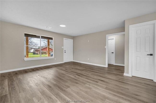 Building Photo - 1103 Phoenix St