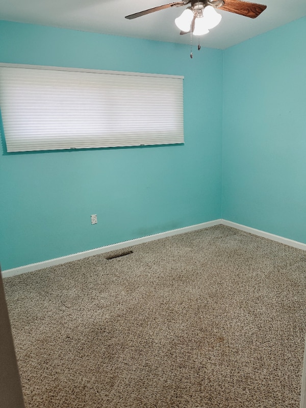 Building Photo - 671 Crest Ln E