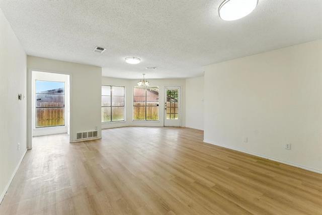 Building Photo - 6905 W Cleburne Rd