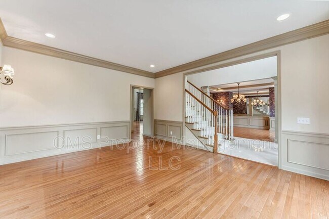 Building Photo - 44 Equestrian Way