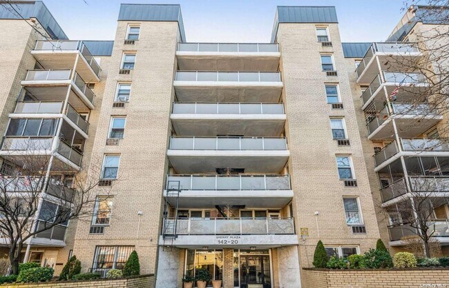 Building Photo - 142-20 84th Dr