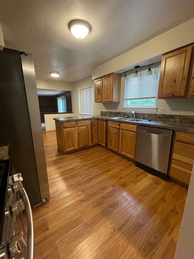 Building Photo - Beautiful 4 Bedroom Home in Ypsilanti! - F...