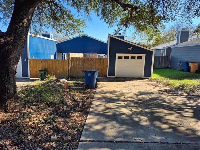 Building Photo - 916 Sirocco Dr