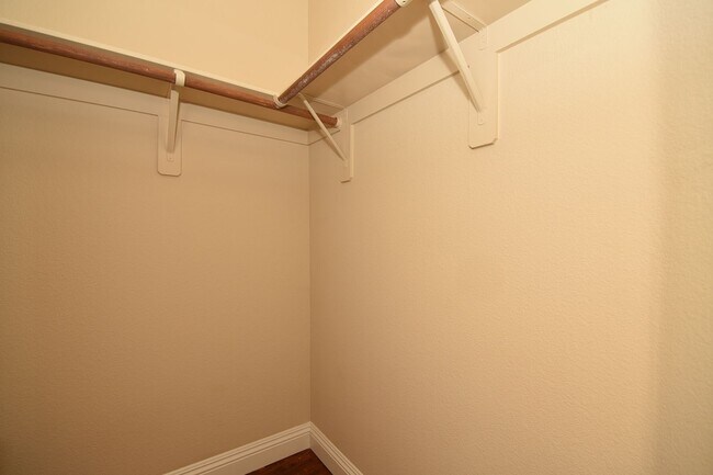Building Photo - Charming 3-Bedroom, 2.5-Bath Condo with At...