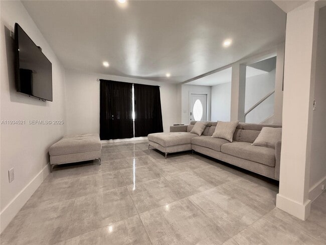 Building Photo - 1904 SW 28th St