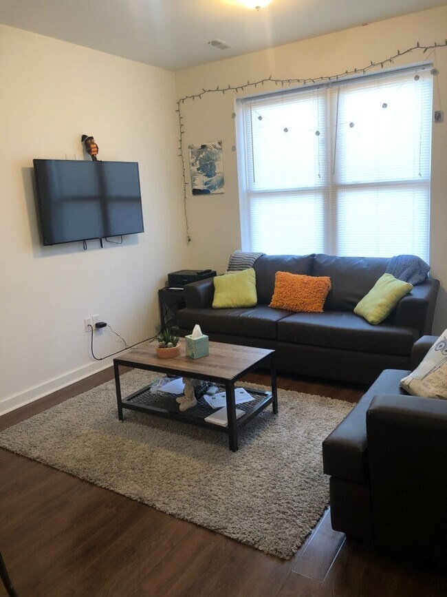 Interior Photo - 1536 N. Carlisle