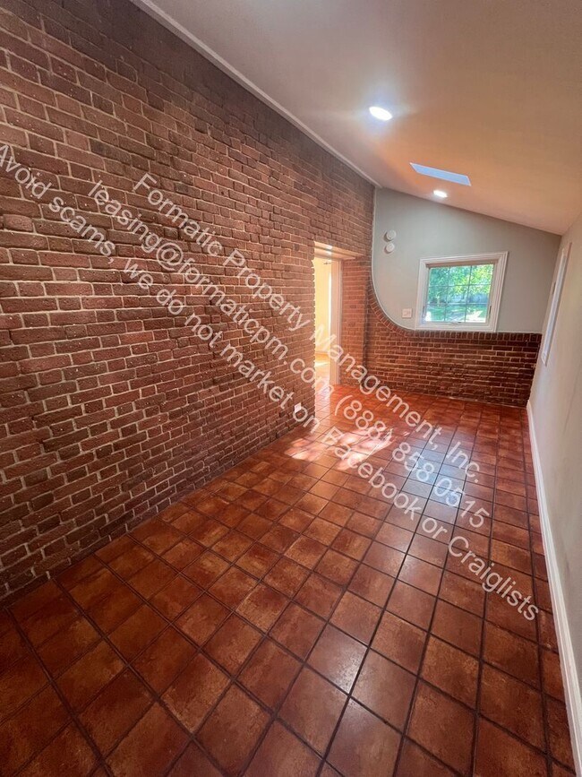 Building Photo - 629 Bellaire St