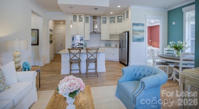 Building Photo - 16408 Holly Crest Ln