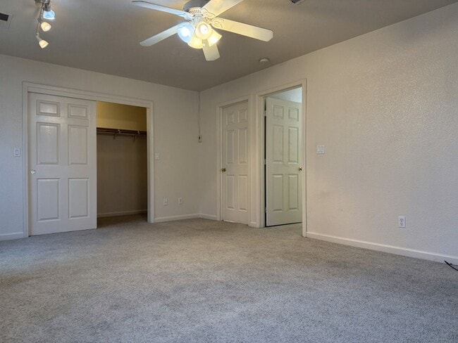 Building Photo - Spacious 2/1 in the country AVAILABLE NOW!!!