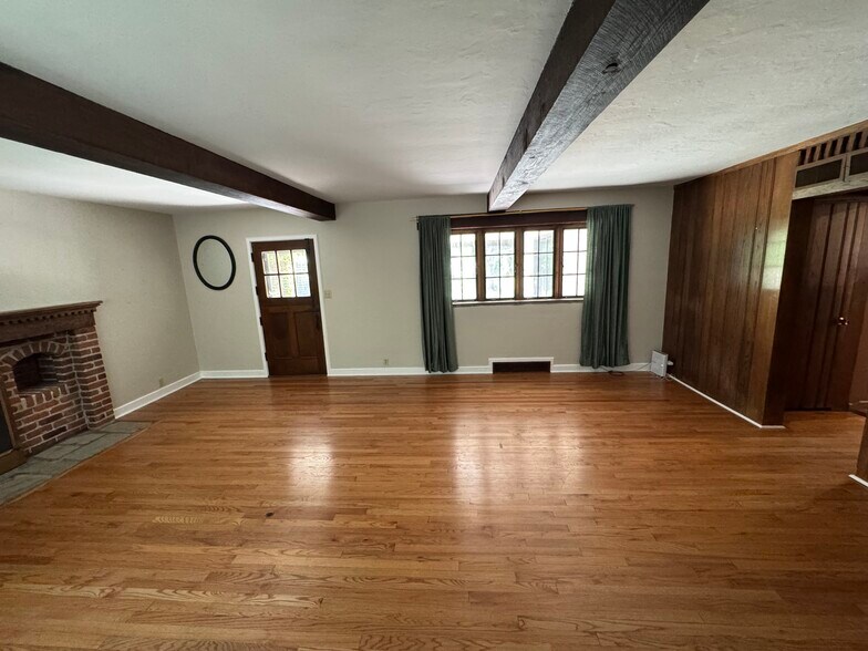 Building Photo - 2545 Van Dorn St