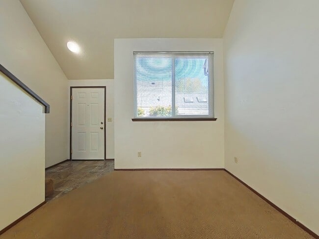 Building Photo - Cozy  1 Bedroom Townhouse ~ South Corvallis