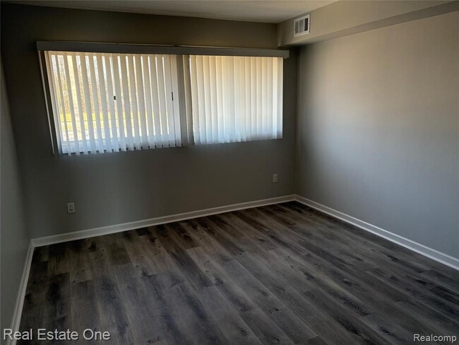 Building Photo - 2830 Davison Ave