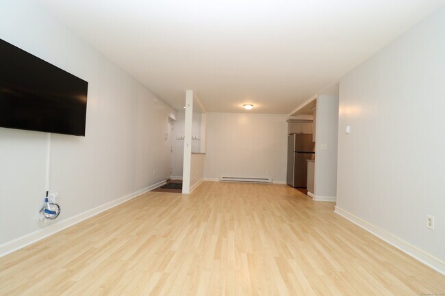 Building Photo - 86 Buddington Rd