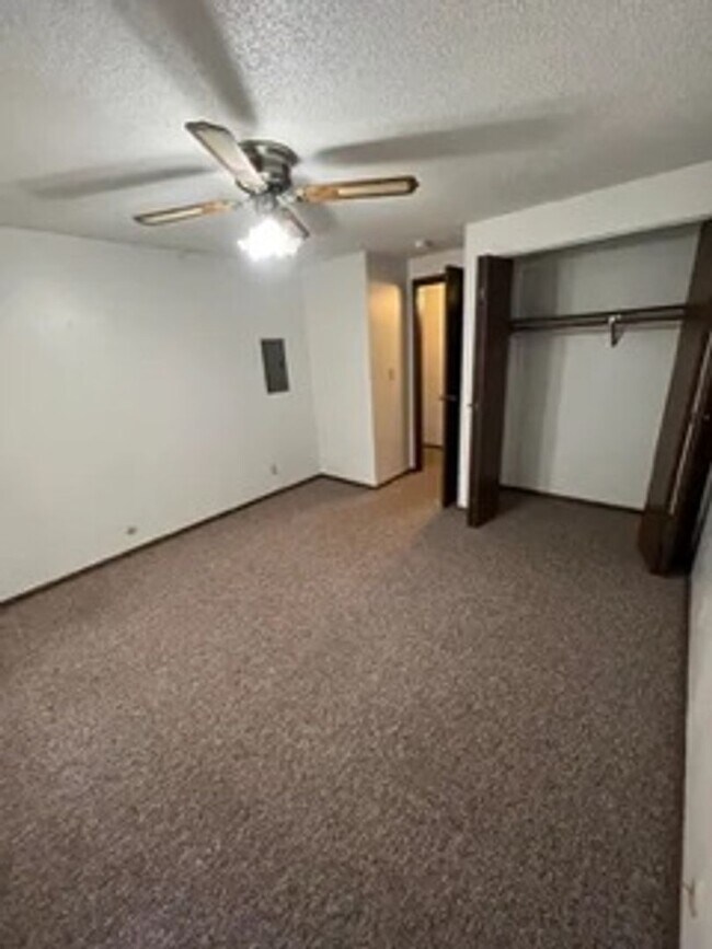 Building Photo - 102 Rob Roy Ln