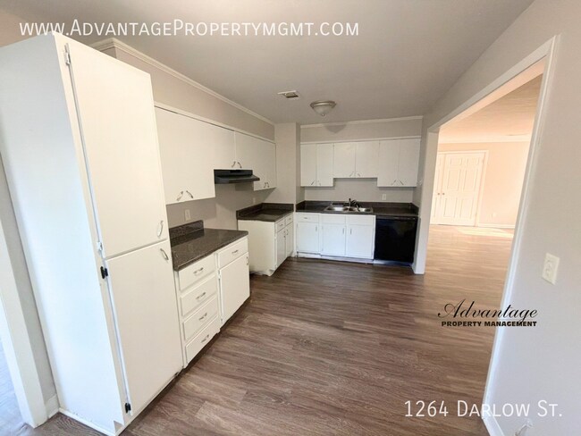 Building Photo - 1264 Darlow St