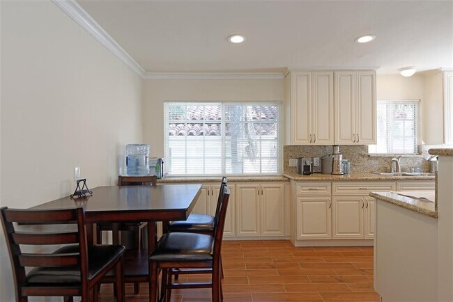Building Photo - Luxury Spacious 2BD Apartment Home! AC! Wa...