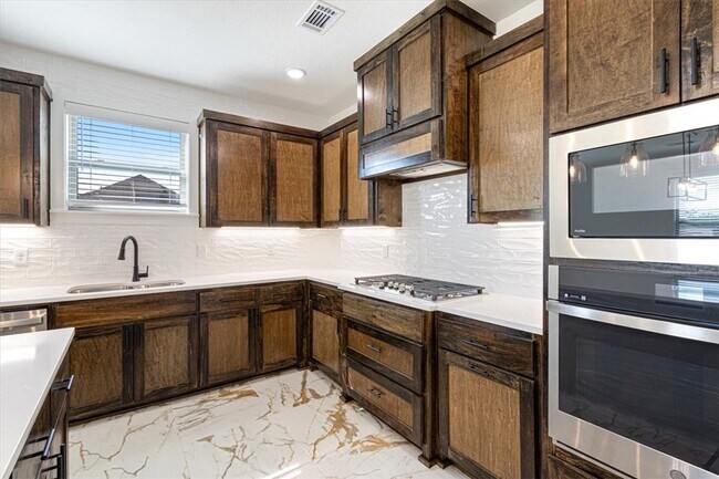 Building Photo - 6900 SW High Meadow Blvd