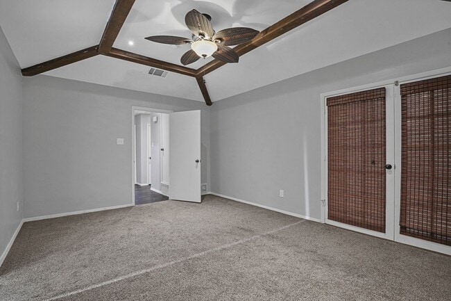 Building Photo - Elegantly Renovated Hickory Creek Home!