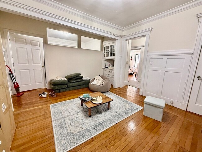 Building Photo - 452 Park Dr
