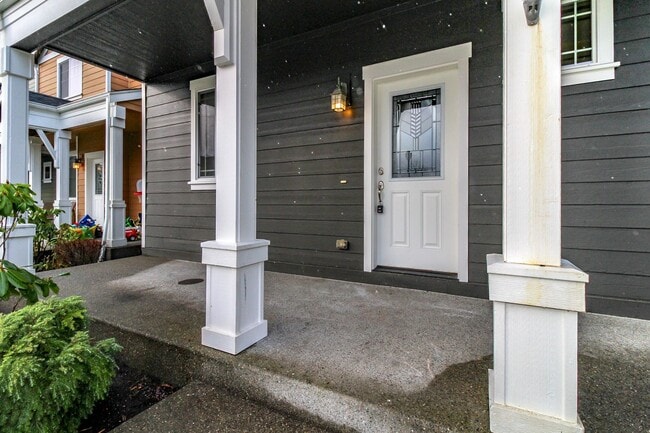 Building Photo - Beautiful Lacey Home with new paint and carpet in Popular Edgewater Community