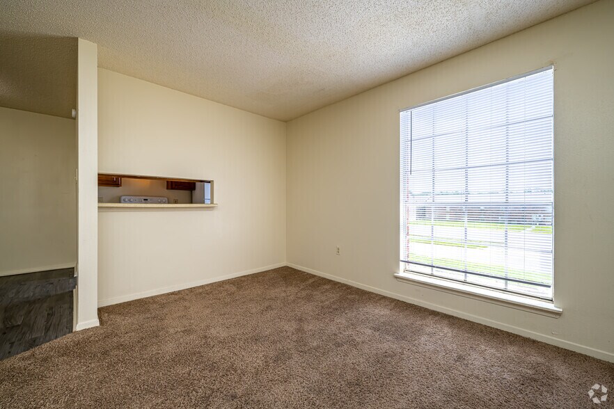 2BR, 2BA - 1,033SF - Dining Room - Bellemont Victoria II