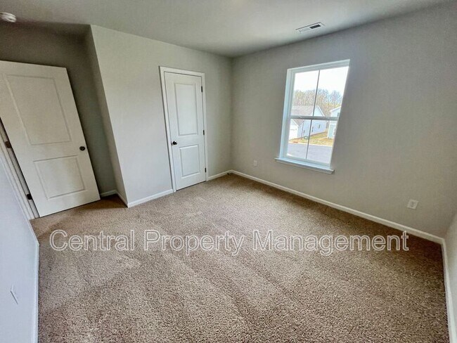 Building Photo - 458 Haddon Trl