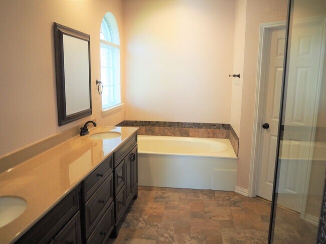 Building Photo - 2105 Friar Ct