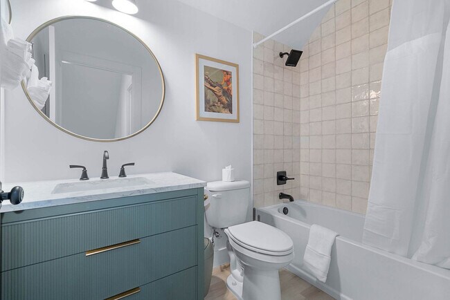 Building Photo - 30 W Castillo Dr