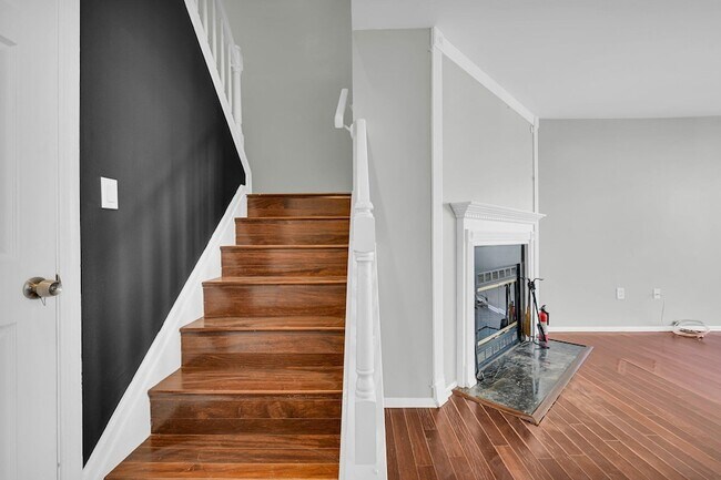 Building Photo - 40 Cottonwood St