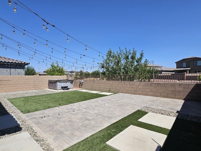 Building Photo - 10679 W Golson Dr