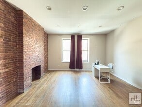 Building Photo - Myrtle Avenue / Spacious 3-Bed, 2-Bath / ...