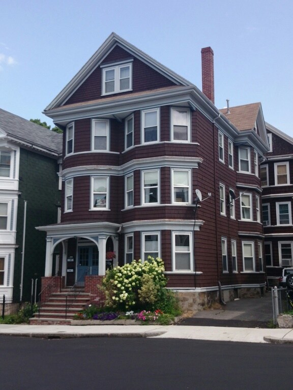 Building Photo - 122 Calumet St