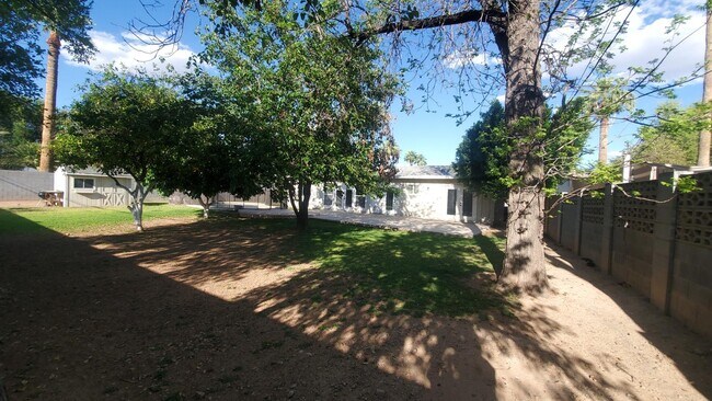 Building Photo - 4128 N 46th Pl