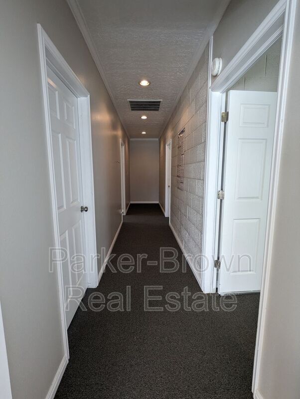 Building Photo - 1190n Spring Creek Pl