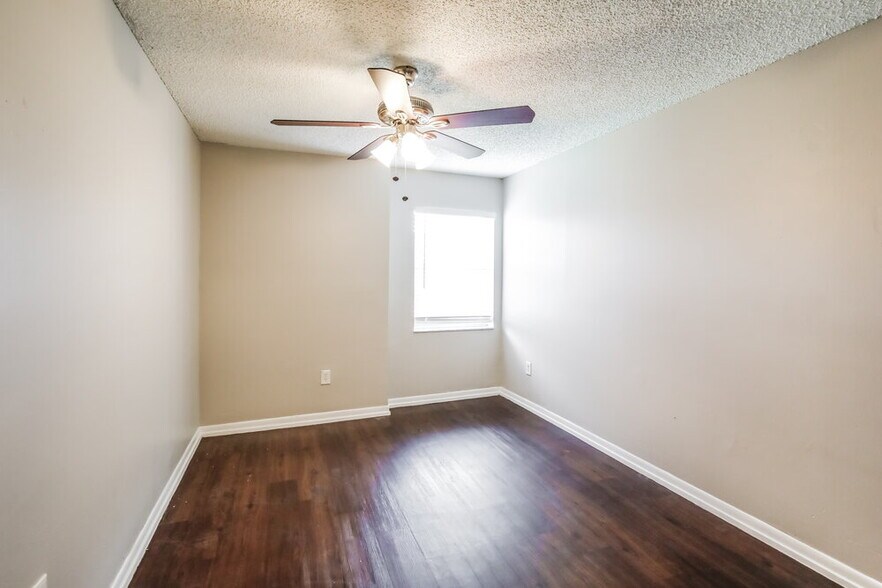 Building Photo - 18221 NW 40th Ct