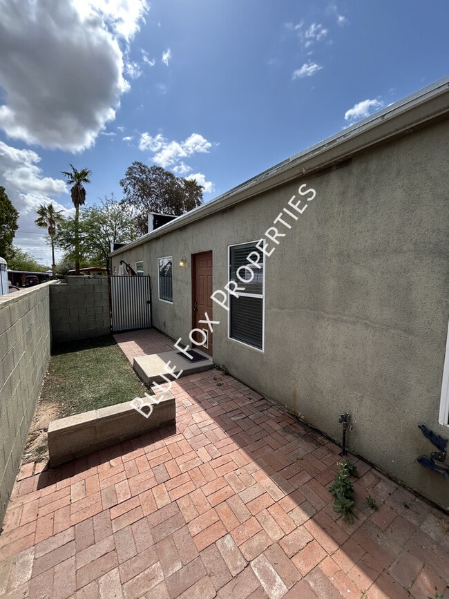 Building Photo - 2201 N Sparkman-Unit 2