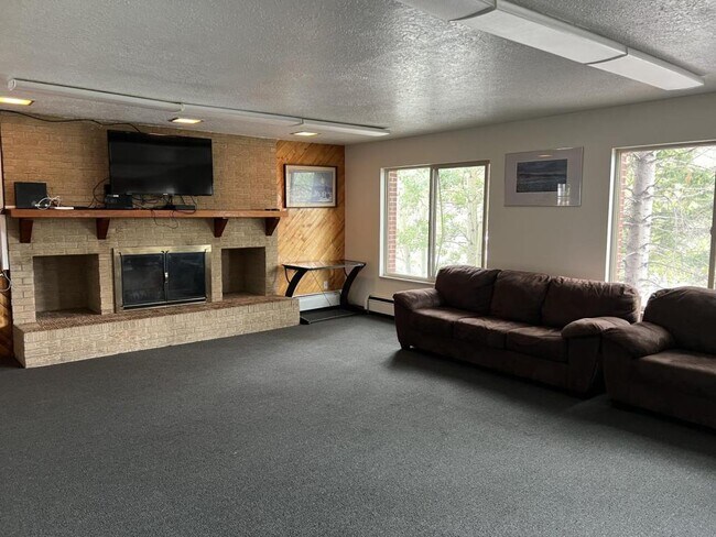 Building Photo - 0675 Straight Creek DVW I 101