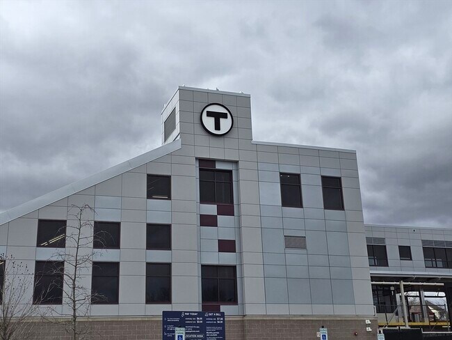 Building Photo - 130 Beach St