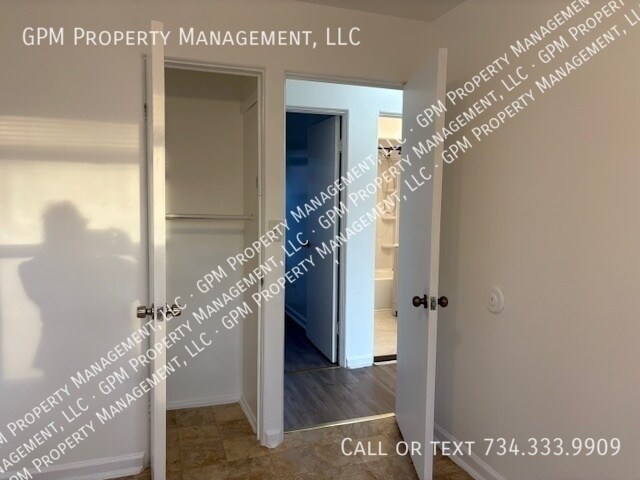 Building Photo - 6104 Yale St