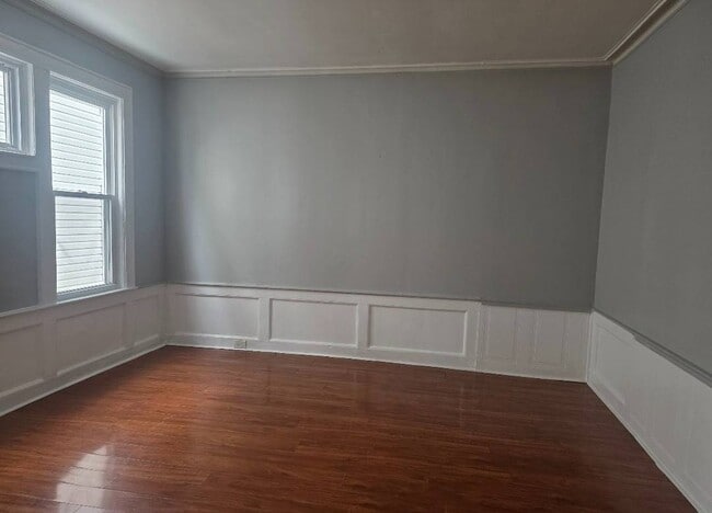 Building Photo - 349 Lyons Ave