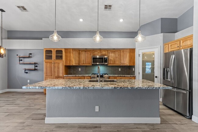 Building Photo - Spacious Single Story, 4 Bedroom "Henderso...